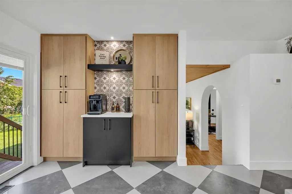 121 Woodford Close SW