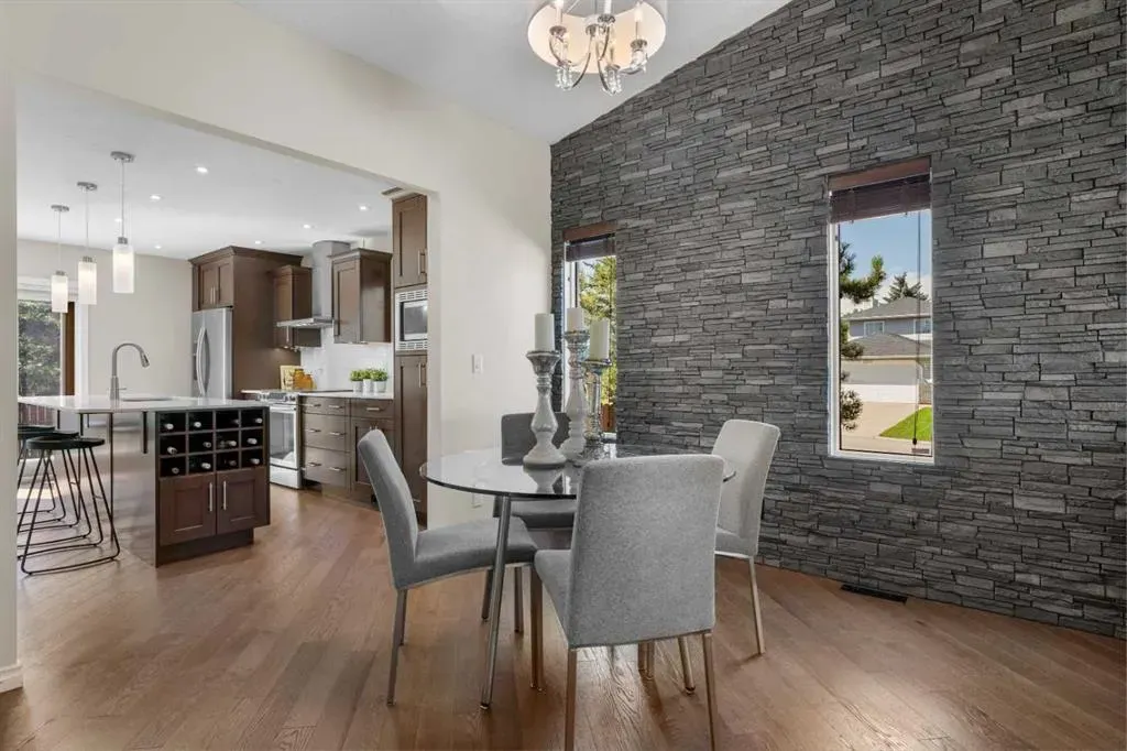 5 Sunvista Crescent SE