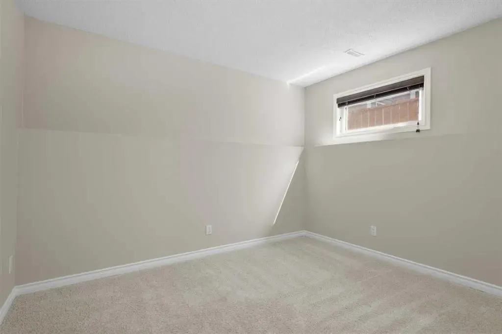 5 Sunvista Crescent SE