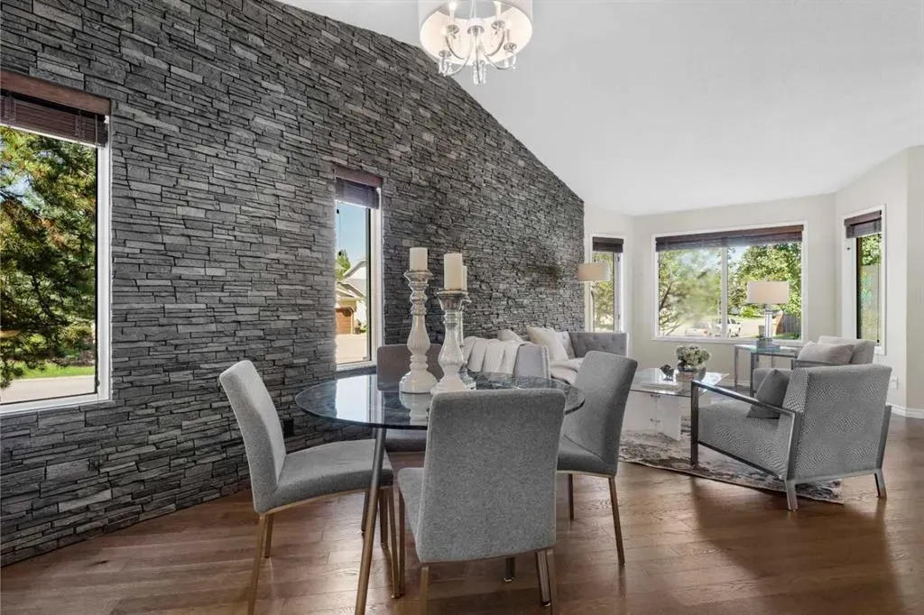 5 Sunvista Crescent SE