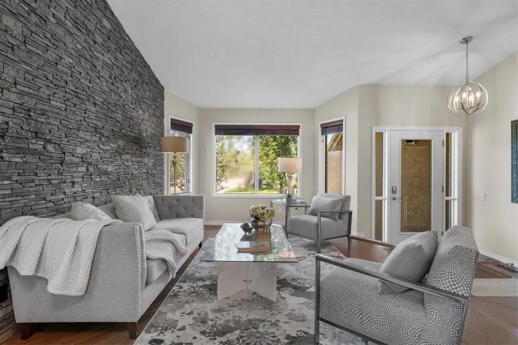 5 Sunvista Crescent SE