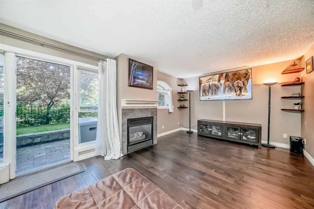 923 15 Avenue SW, #102