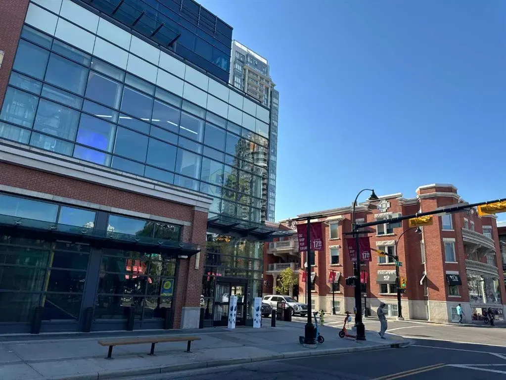 923 15 Avenue SW, #102