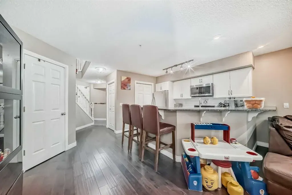 923 15 Avenue SW, #102