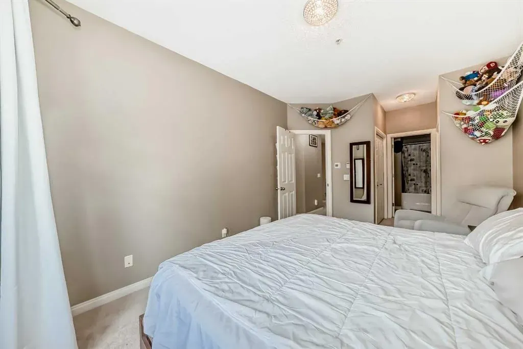 923 15 Avenue SW, #102