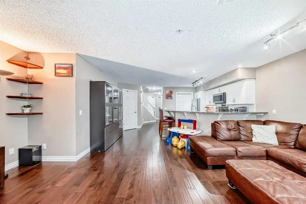 923 15 Avenue SW, #102