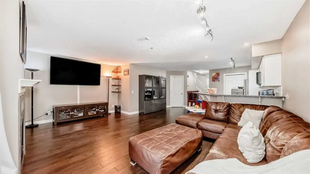 923 15 Avenue SW, #102