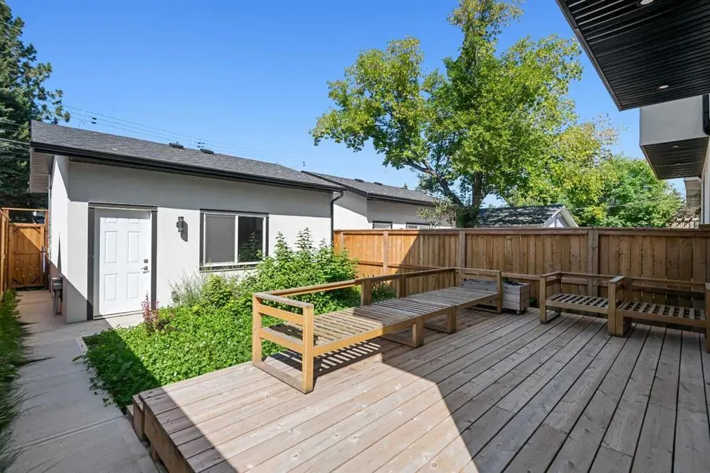 2126B 52 Avenue SW