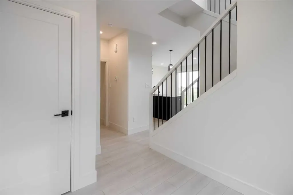 241 Blackwolf Place N