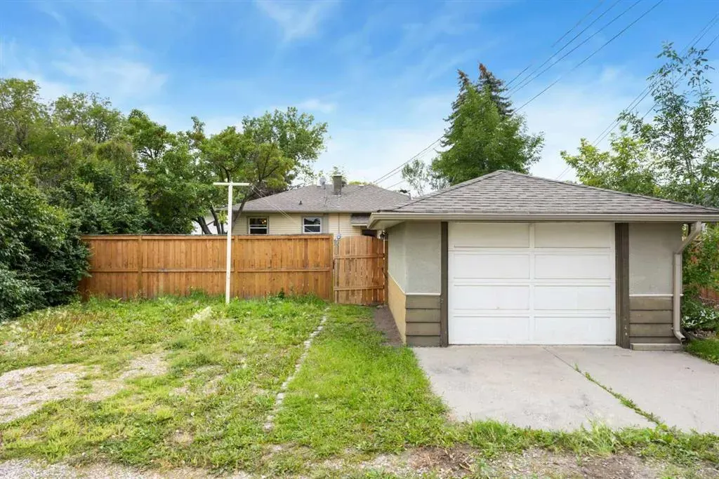 2452 Capitol Hill Crescent NW