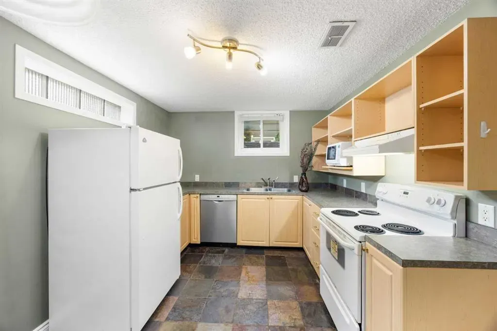 2452 Capitol Hill Crescent NW