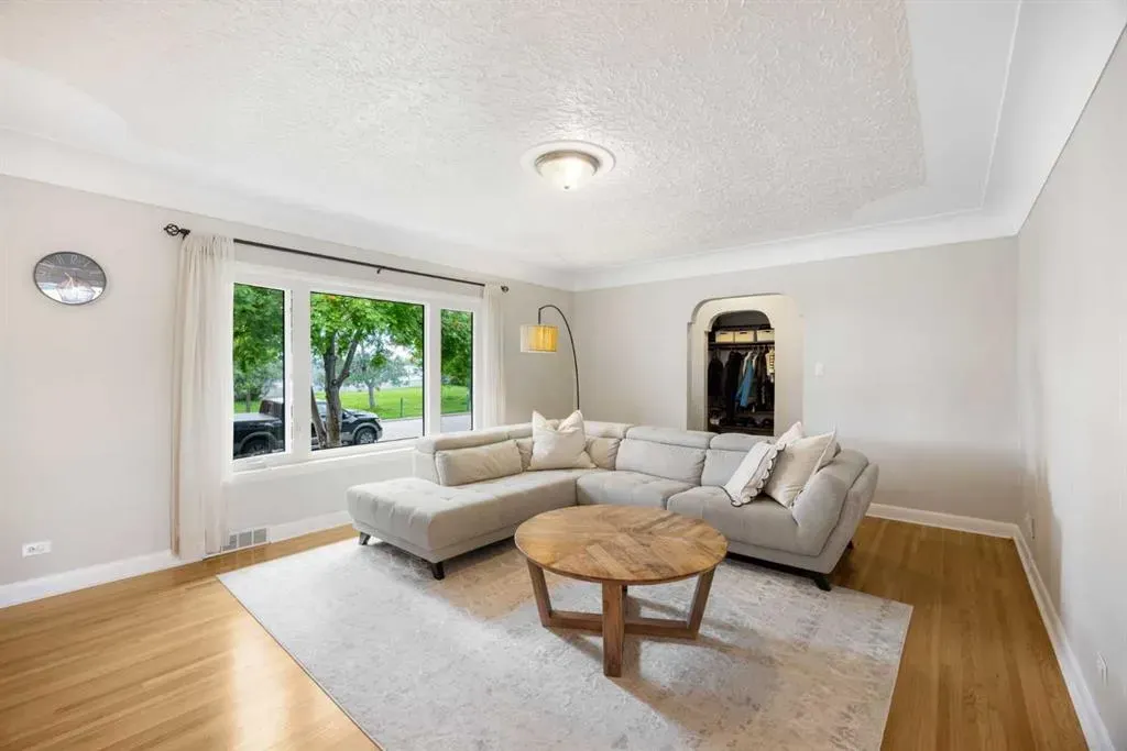 2452 Capitol Hill Crescent NW
