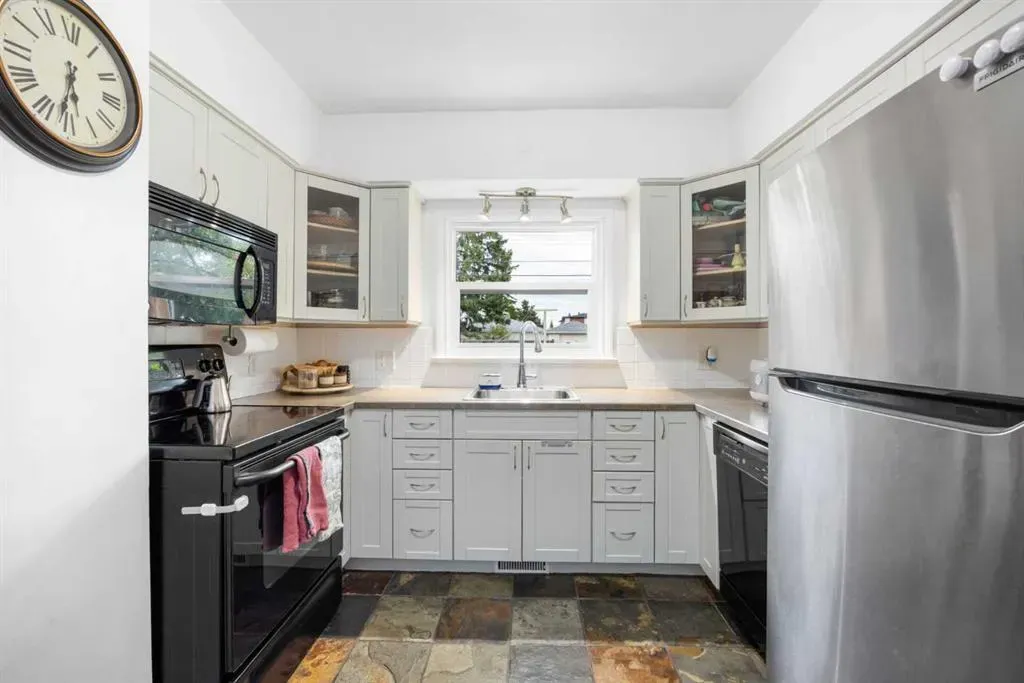 2452 Capitol Hill Crescent NW
