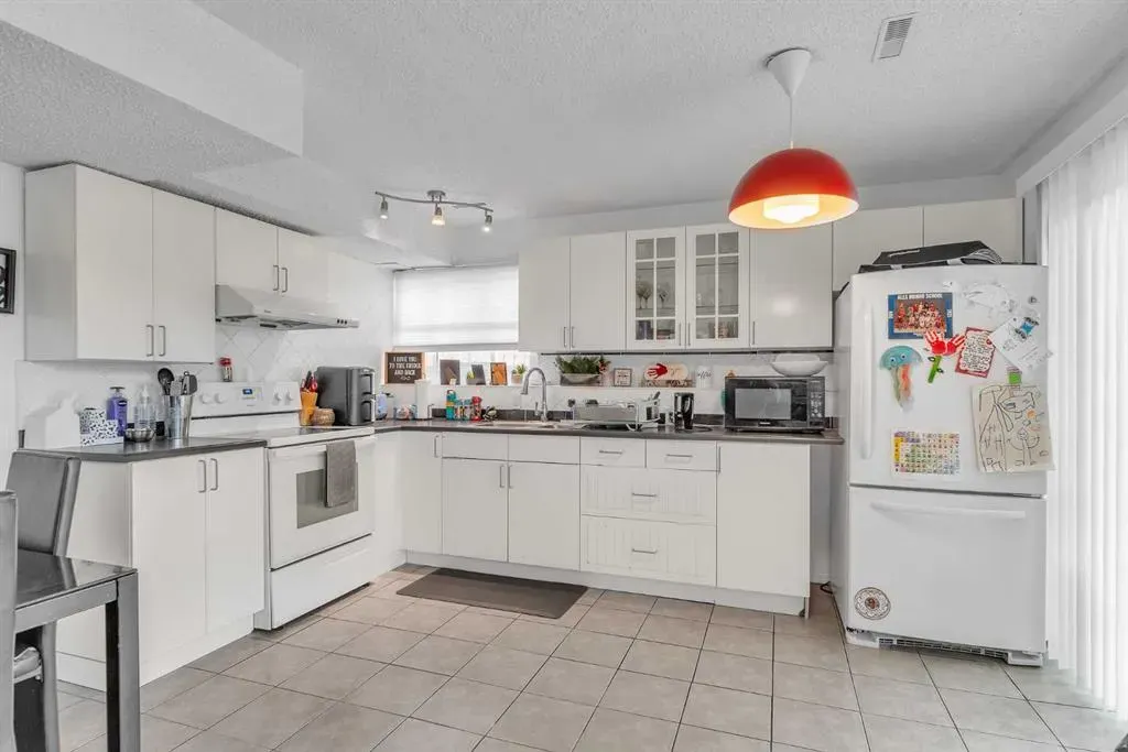 20 Huntley Close NE, #6
