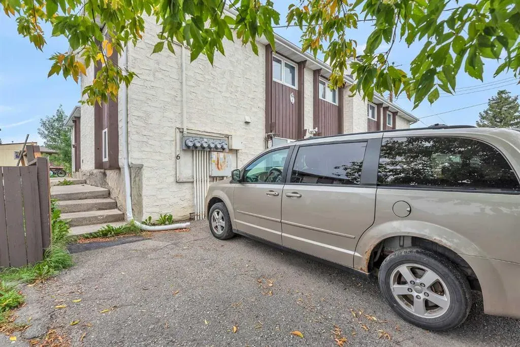 20 Huntley Close NE, #6