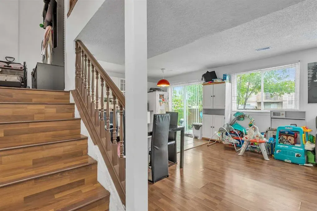 20 Huntley Close NE, #6