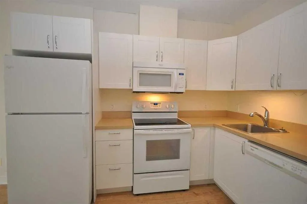10 Brentwood Common NW, #302