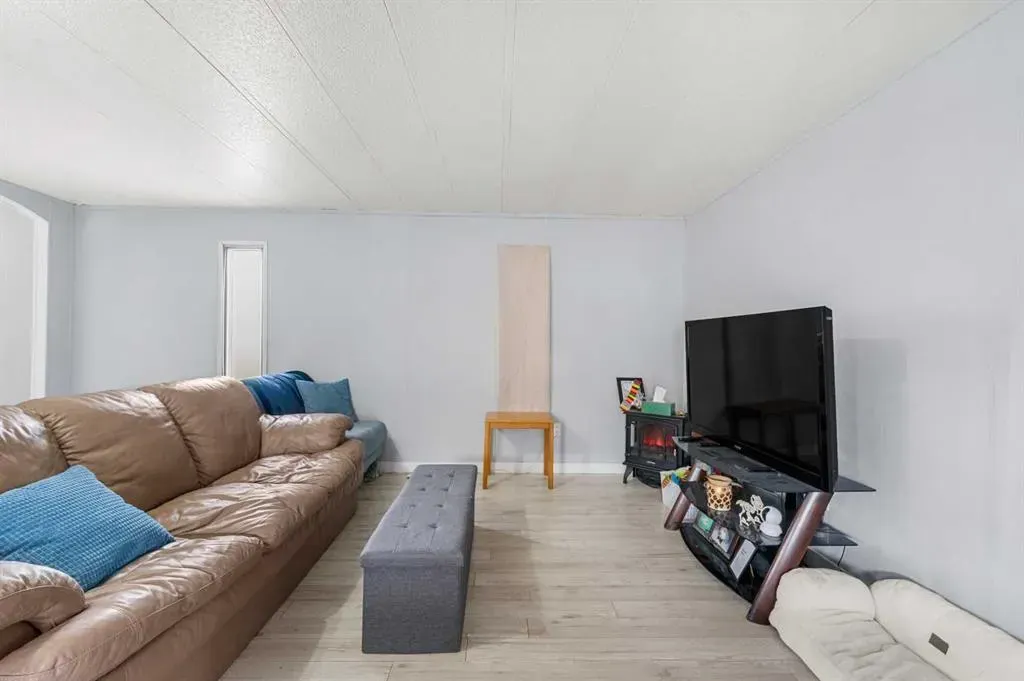 826 Brentwood Crescent