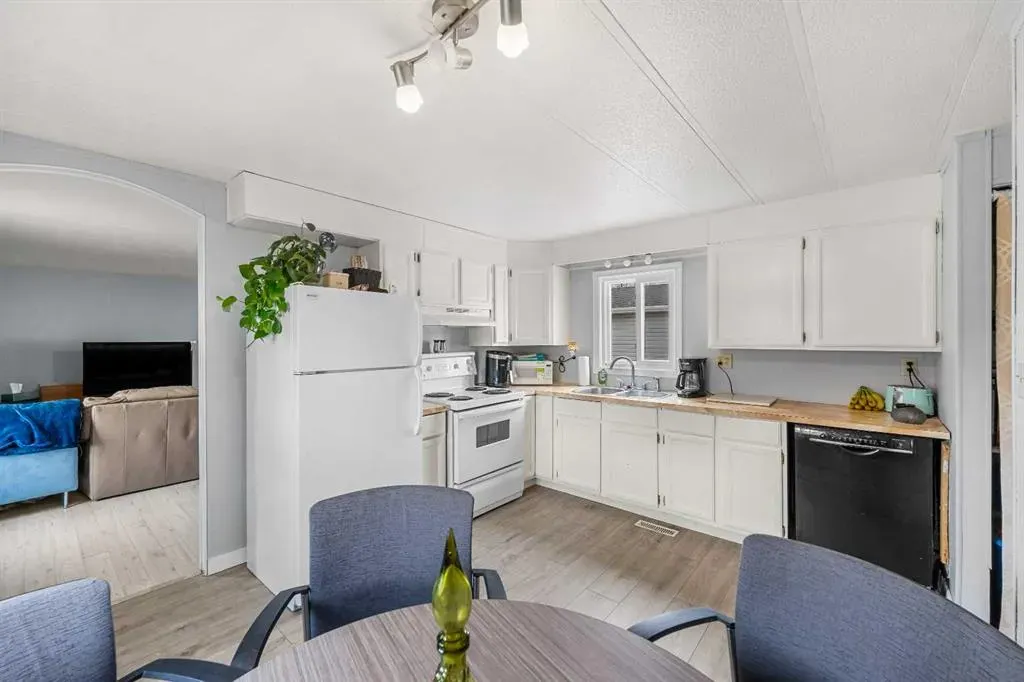 826 Brentwood Crescent