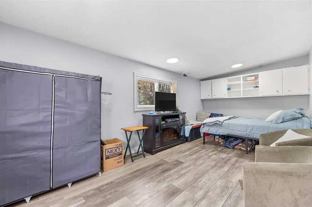 826 Brentwood Crescent