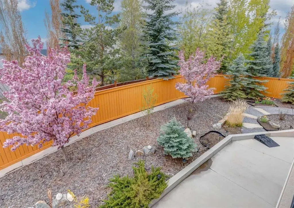 72 Rockcliff Grove NW