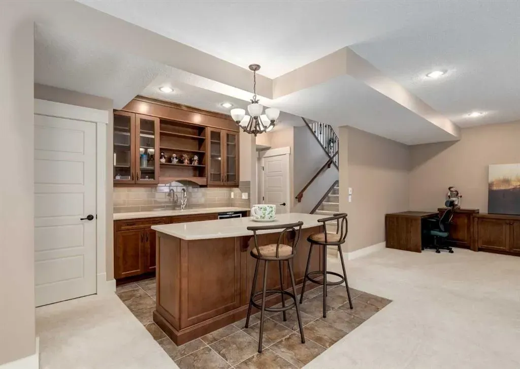 72 Rockcliff Grove NW