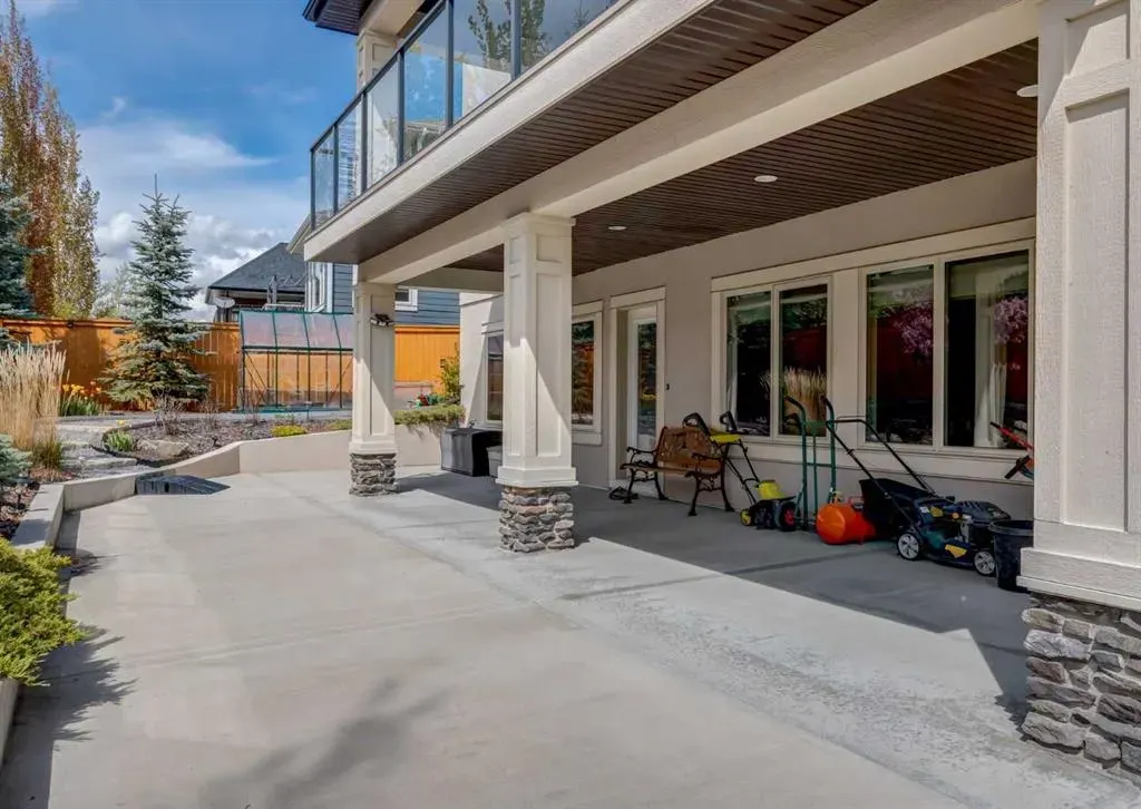 72 Rockcliff Grove NW