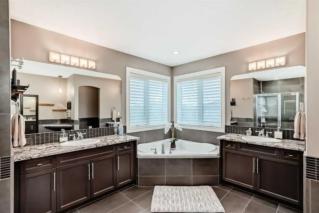 2695 Ravenslea Gardens SE