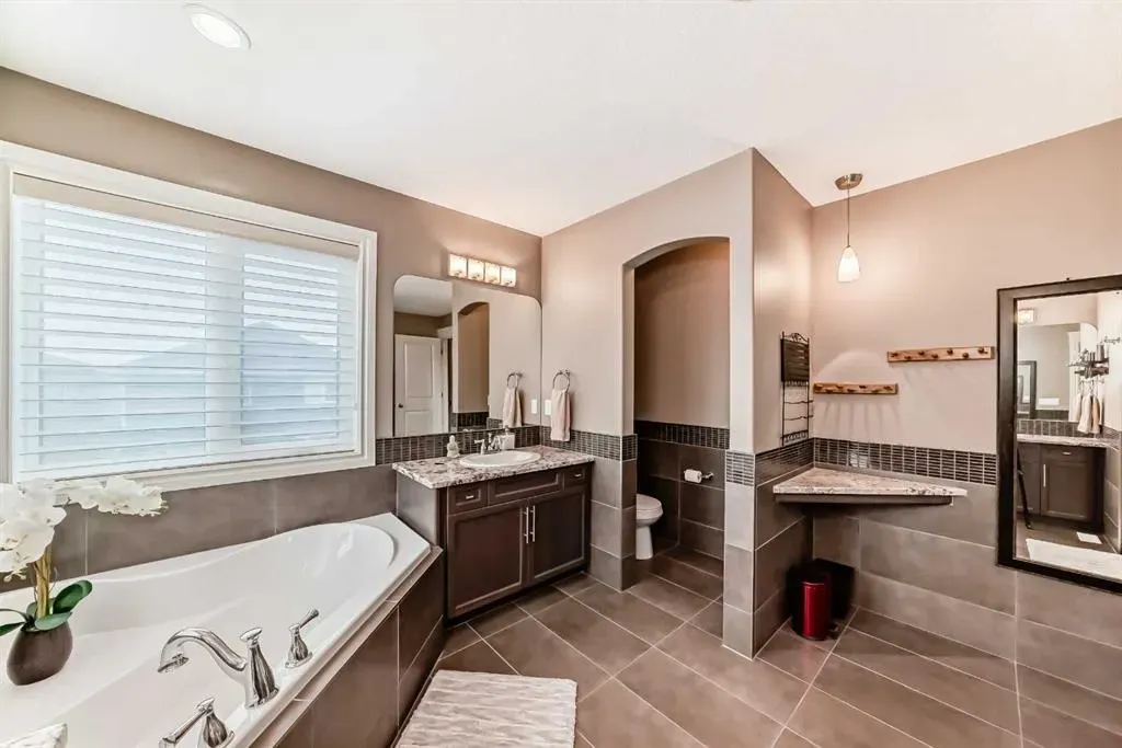 2695 Ravenslea Gardens SE