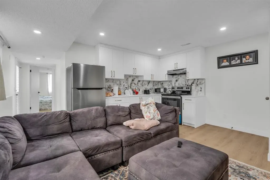 122 Sandstone Drive NW