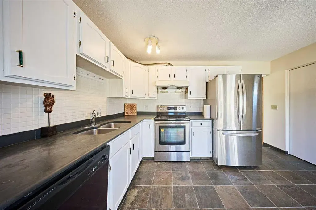 16 Shawmeadows Crescent SW
