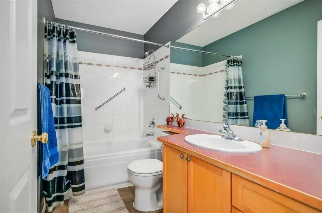22 Country Hills Cove NW