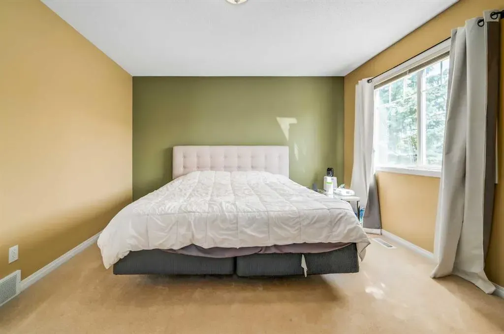 22 Country Hills Cove NW