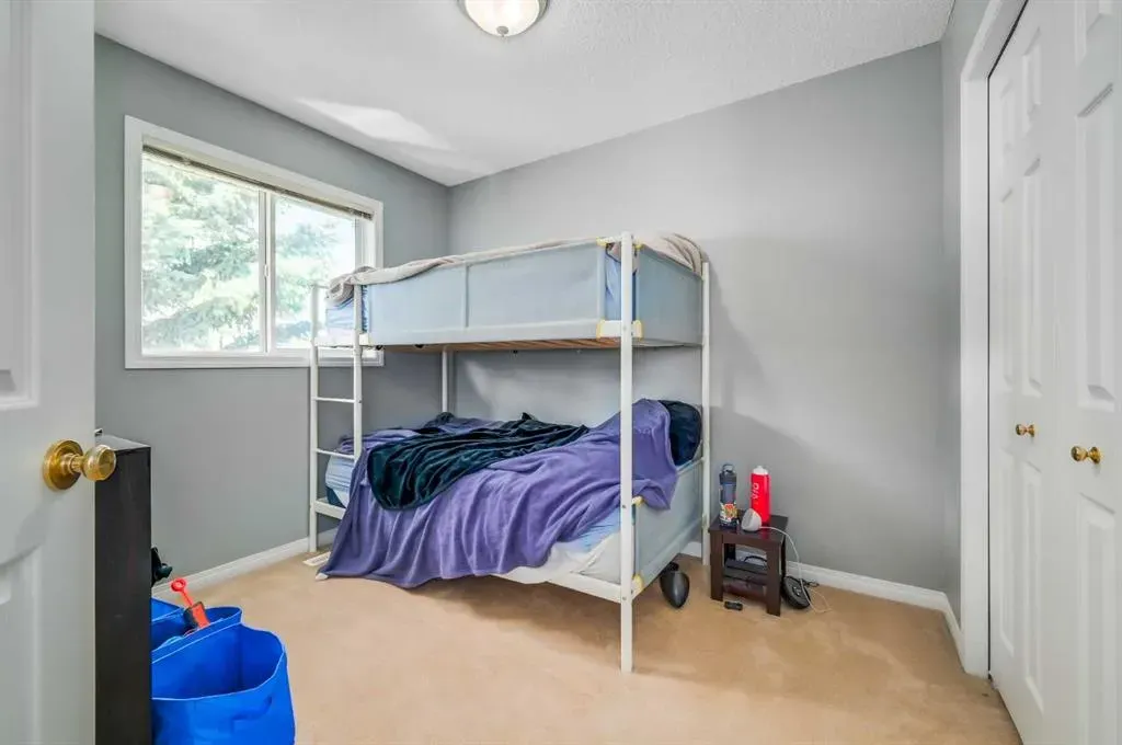 22 Country Hills Cove NW