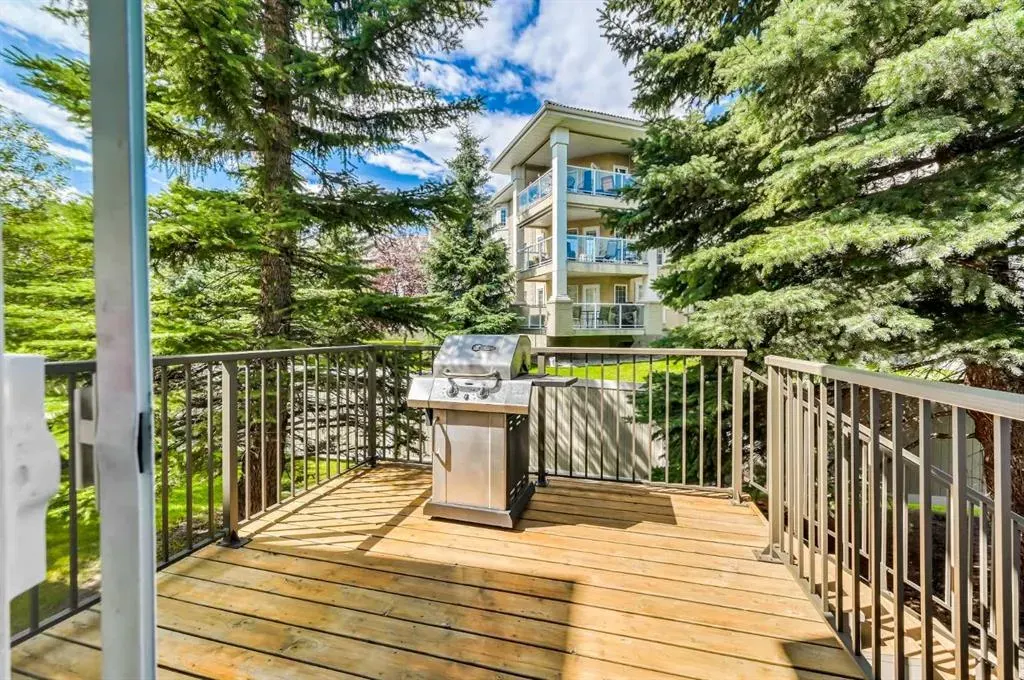 22 Country Hills Cove NW