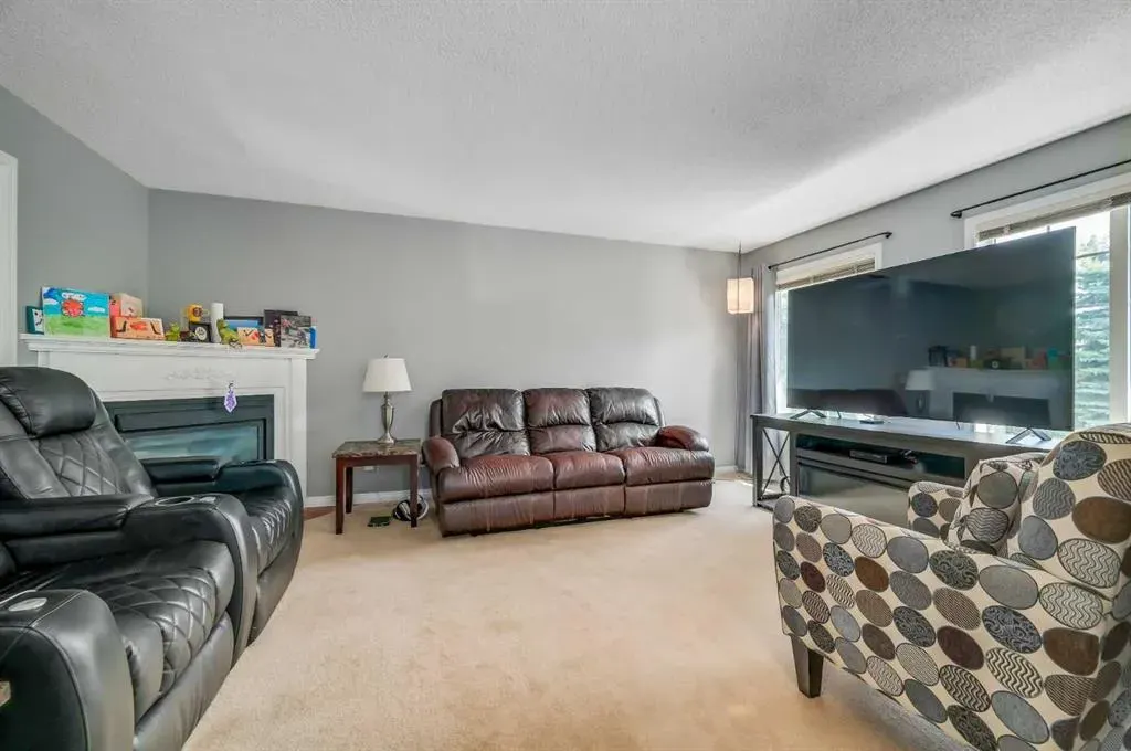 22 Country Hills Cove NW