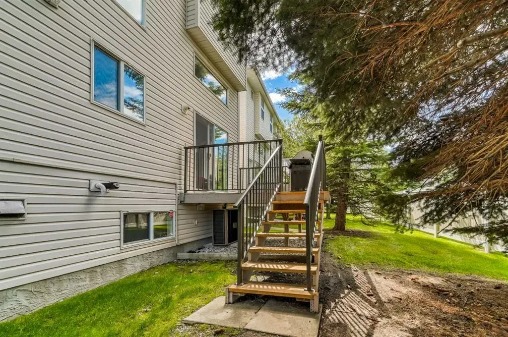 22 Country Hills Cove NW