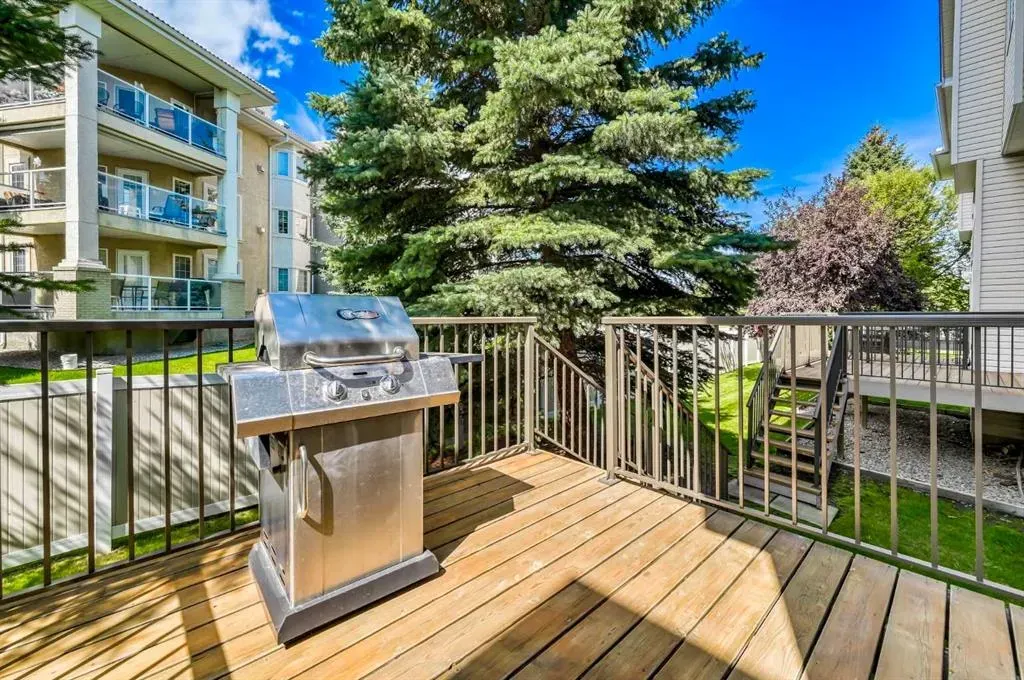 22 Country Hills Cove NW