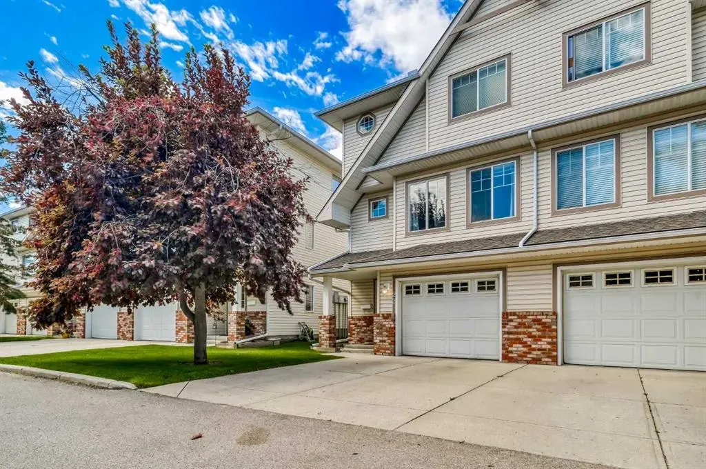 22 Country Hills Cove NW