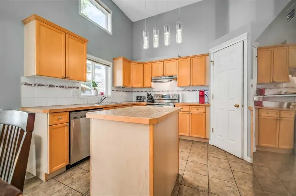 22 Country Hills Cove NW