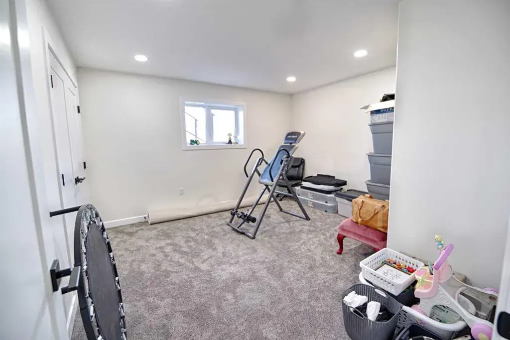1018 7 Street W