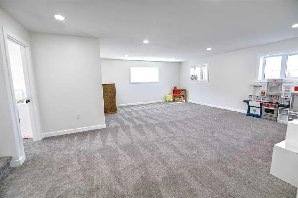 1018 7 Street W