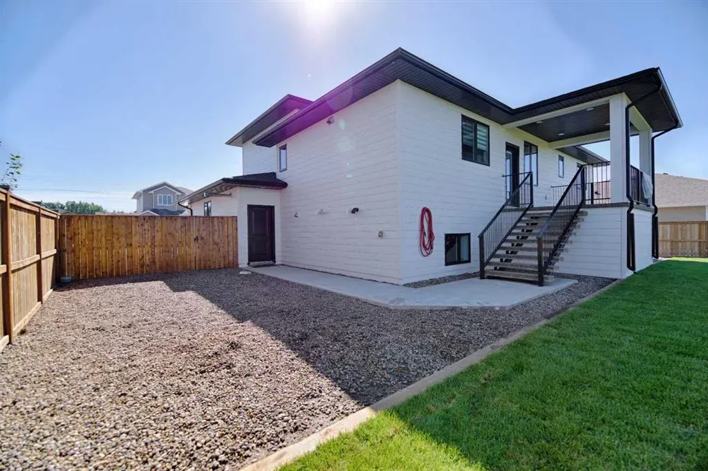 1018 7 Street W