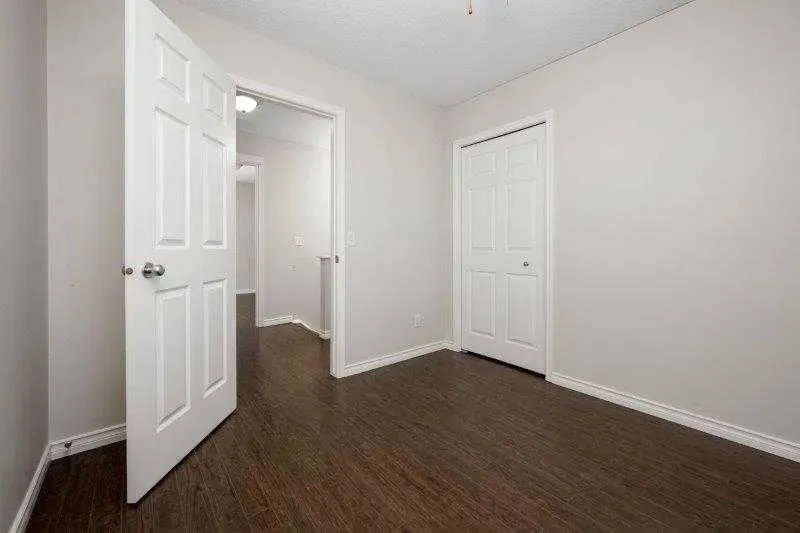 125 Bridleglen Manor SW