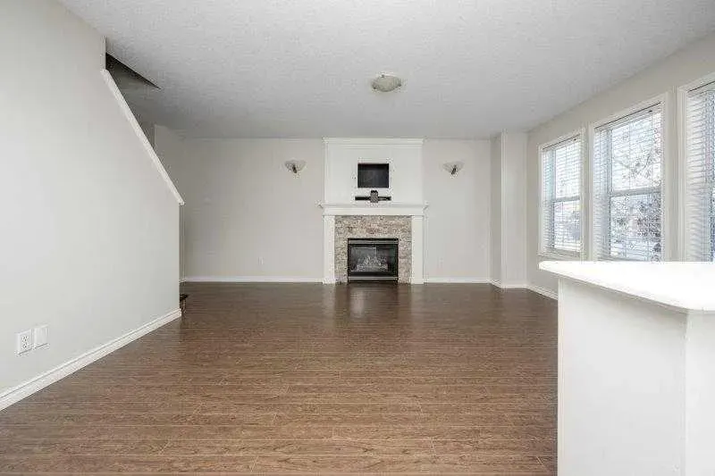 125 Bridleglen Manor SW