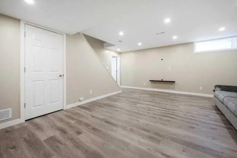 125 Bridleglen Manor SW