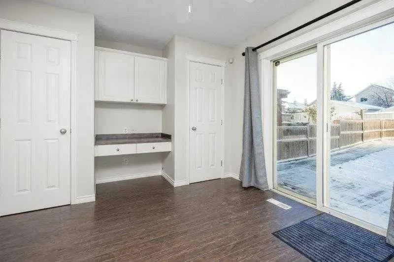 125 Bridleglen Manor SW