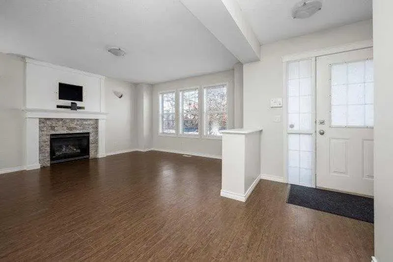 125 Bridleglen Manor SW