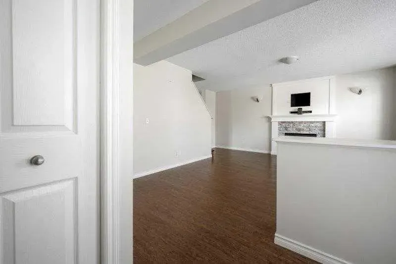 125 Bridleglen Manor SW