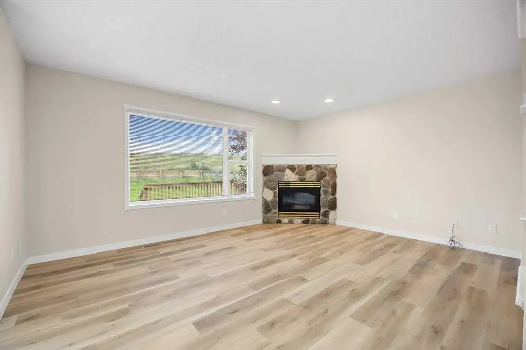 99 Arbour Crest Rise NW